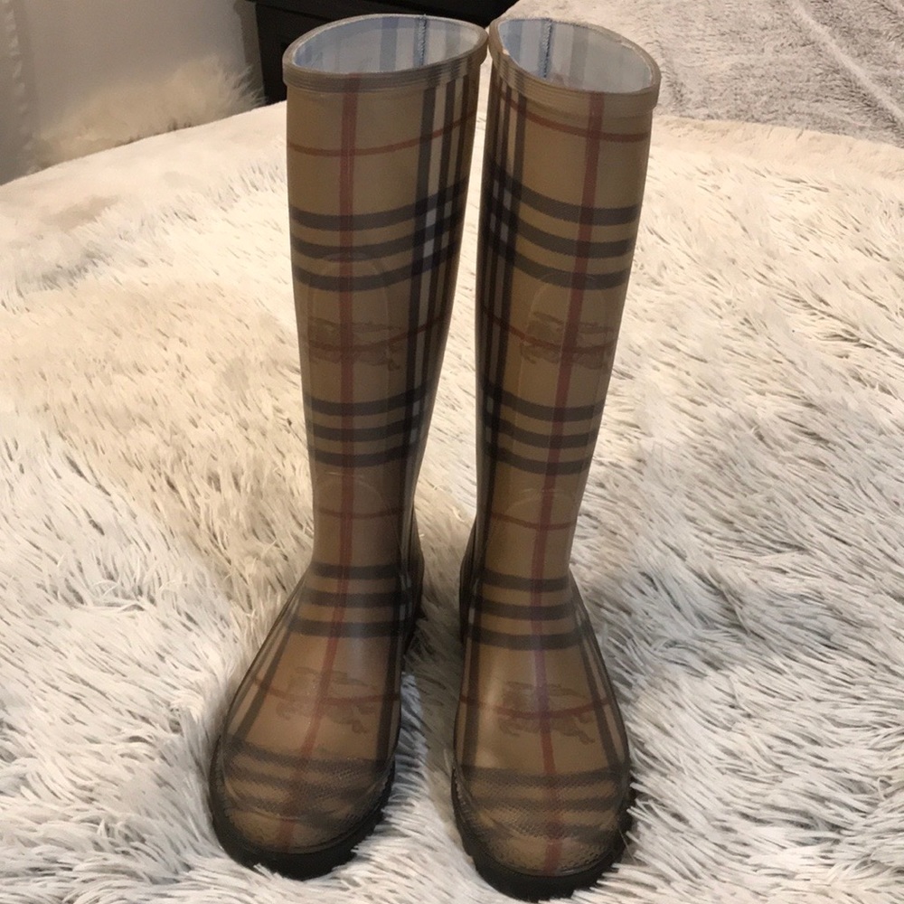 Classic Burberry rainboots